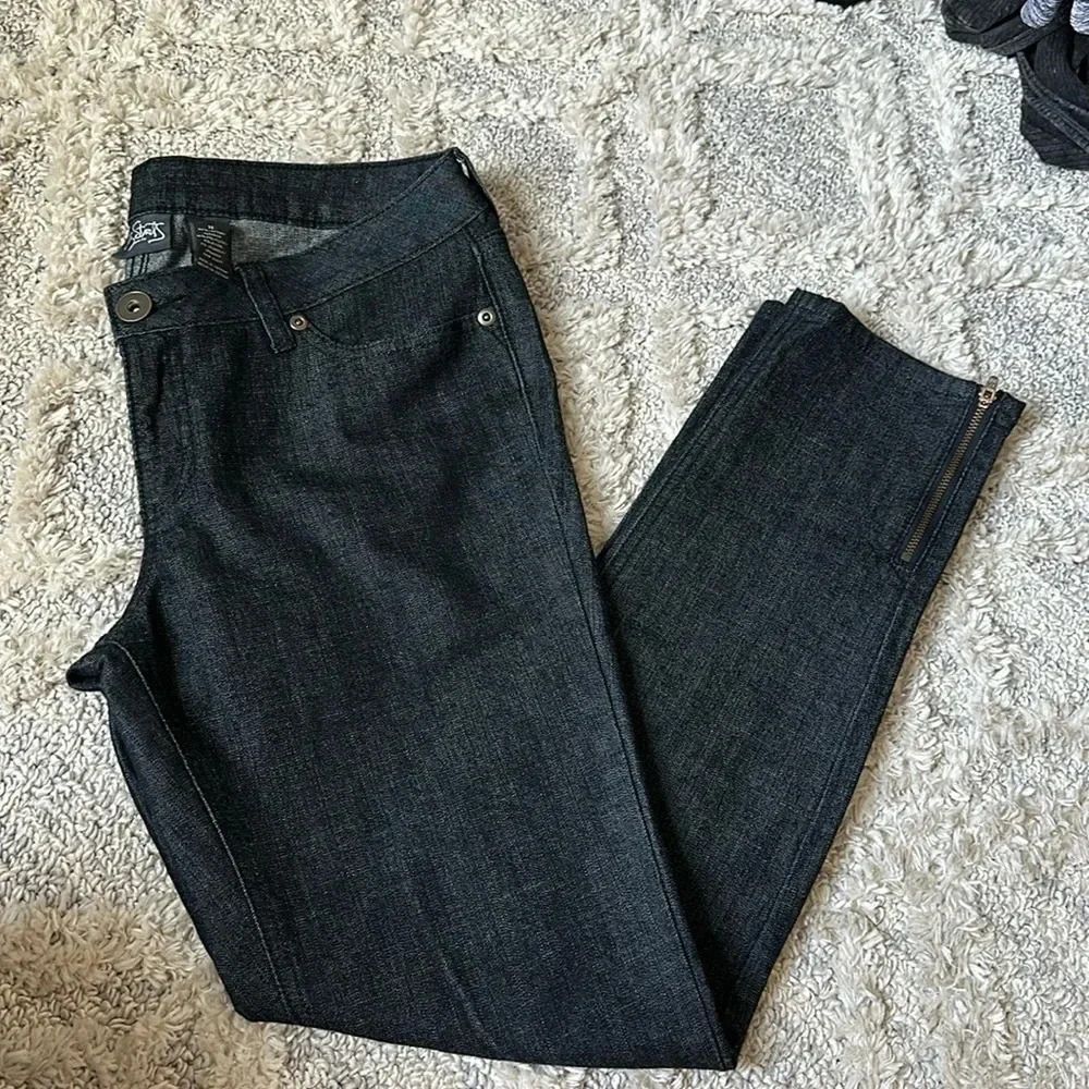 Women's Black Jeans Size 11 With Cute Zipper Detail